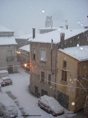 Aiello sotto la neve.JPG